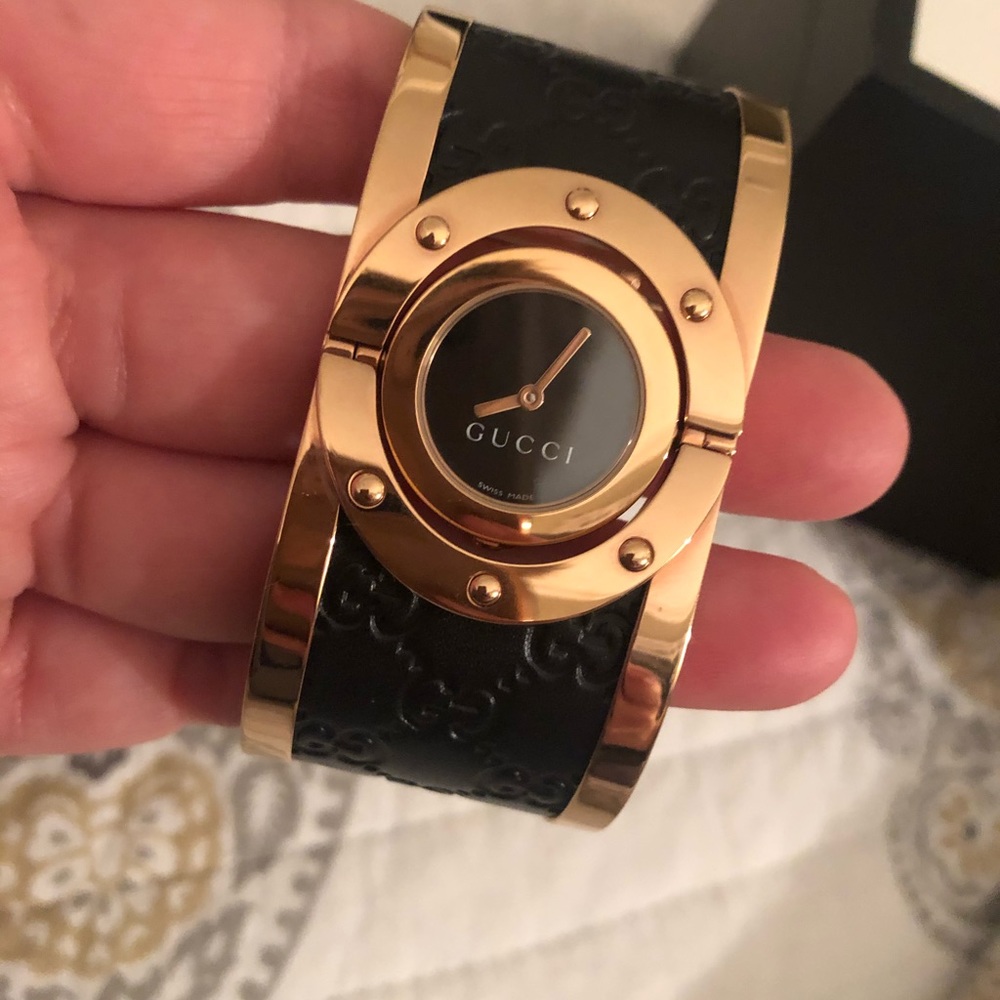 Gucci twirl watch